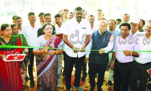 ಕೊಪ್ಪಳ ಜಿಲ್ಲೆಯ ವಿವಿಧ ಹಣ್ಣುಗಳು, ಜೇನು, ಅಣಬೆ ಪ್ರದರ್ಶನ ಮತ್ತು ಮಾರಾಟ ಮೇಳಕ್ಕೆ ಚಾಲನೆ 