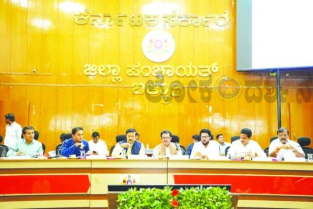 ಬಳ್ಳಾರಿ: ಜಿಲ್ಲಾ ಯೋಜನಾ ಸಮಿತಿ ಸಭೆಯಲ್ಲಿ ಉಸ್ತುವಾರಿ ಸಚಿವ ಬಿ.ಝೆಡ್‌.ಜಮೀರ್ ಅಹ್ಮದ್ ಖಾನ್ 