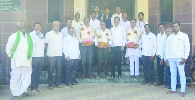 ಮಲ್ಲಾಪುರ ಅರ್ಬನ ಬ್ಯಾಂಕ ವತಿಯಿಂದ ಸಾಧಕರಿಗೆ ಸನ್ಮಾನ 