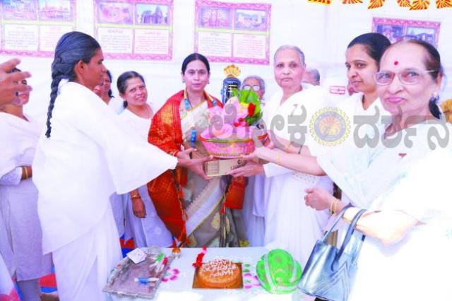 ವಿಶೇಷ ಪೂಜೆಯಲ್ಲಿ ಪಾಲ್ಗೊಂಡ ಸಚಿವೆ ಲಕ್ಷ್ಮೀ ಹೆಬ್ಬಾಳಕರ್ 