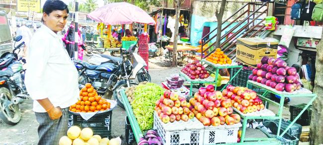 ಶಿವರಾತ್ರಿ ಗ್ರಾಹಕರಿಗೆ ಬೆಲೆ ಏರಿಕೆ ಶಾಕ್! ಗಗನಕ್ಕೇರಿದ ಹೂ-ಹಣ್ಣಿನ ಬೆಲೆ 