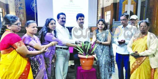 ಮಕ್ಕಳ ಕಲಿಕಾ ವೃದ್ಧಿಗೆ ಶಿಕ್ಷಕರು ಮಾನಸಿಕವಾಗಿ ಸದೃಢರಾಗಿರಬೇಕು: ಡಾ. ಮಹೇಶ ದೇಸಾಯಿ 