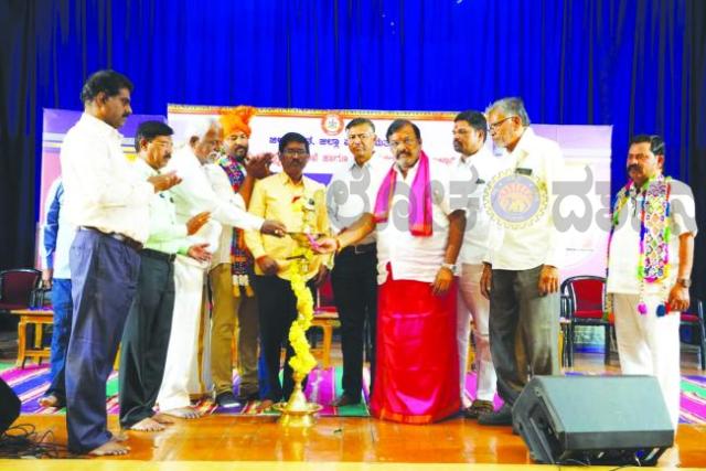 ಸಮಾಜದ ಒಗ್ಗಟ್ಟಿಗೆ ಜಯಂತಿ ಆಚರಣೆ ಪೂರಕ:ಮೇಯರ್ ಪಿ.ಗಾದೆಪ್ಪ 