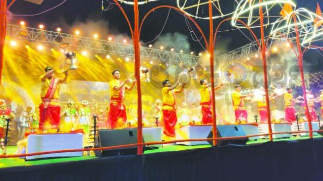 ಕುರುಗೋಡು ಉತ್ಸವ: ಶಿವಬಸವ ಆರತಿಯ ಮೂಲಕ ದೈವಿಕ ದರ್ಶನ  