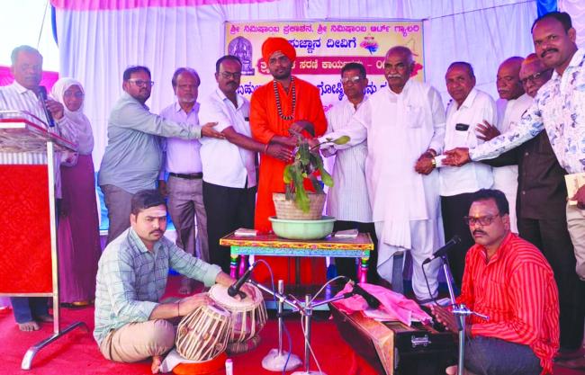 ಕಿನ್ನಾಳ ಗ್ರಾಮದಲ್ಲಿ ಬಹು ಭಾಷಾ ಶಾಯರಿ ಕವಿಗೋಷ್ಠಿ- ಸುಗಮ ಸಂಗೀತ ಕಾರ್ಯಕ್ರಮ ಯಶಸ್ವಿ 