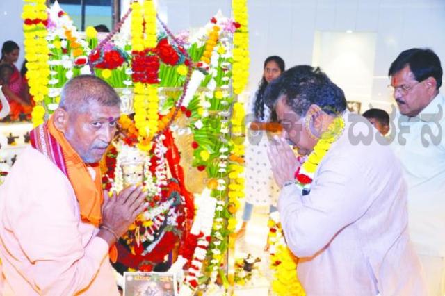 770 ಅಮರಗಣಾಧೀಶ ಲಿಂಗ ದೇವಸ್ಥಾನಕ್ಕೆ ಎಂ. ಬಿ. ಪಾಟೀಲ ಭೇಟಿ