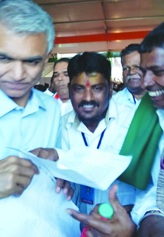 ಪುರಸಭೆಗೆ 94 ಸಿ ಅಡಿಯಲ್ಲಿ ವಸತಿ ಸೌಲಭ್ಯ ಕಲ್ಪಿಸುವಂತೆ ಮನವಿ ಪತ್ರ 