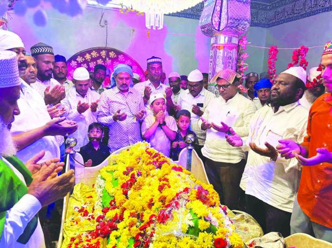 ಅಮೀರಶಾವಲಿ ದರ್ಗಾ ಉರುಸು ಅಂಗವಾಗಿ ಶಾಸಕ ಮಾನೆವರು ದರ್ಗಾಕ್ಕೆ ಭೇಟಿ 