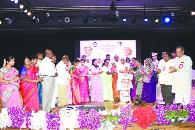 ಗೃಹಲಕ್ಷಿ-್ಮ ಯೋಜನೆ: ಮಹಿಳೆಯ ಕೈಗೆ ಆರ್ಥಿಕ ಬಲ, ಕುಟುಂಬಕ್ಕೆ ಹೊಸ ಬೆಳಕು 