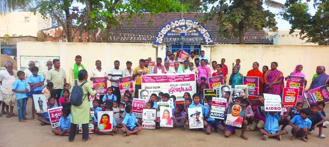 ಬಡ ಮಕ್ಕಳ ಭವಿಷ್ಯವನ್ನು ಬೀದಿಗೆ ತಳ್ಳುತ್ತಿರುವ ಸರ್ಕಾರಕ್ಕೆ ನಮ್ಮ ಧಿಕ್ಕಾರ: ಬಸಯ್ಯ ದುಬ್ಬನಮರಡಿ