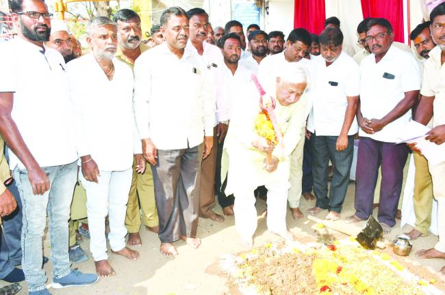 ಆಟೋ ಶೆಲ್ಟರ್ ನಿರ್ಮಾಣ ಕಾಮಗಾರಿಗೆ ಭೂಮಿಪೂಜೆ 