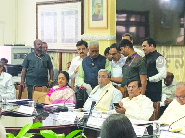  ಬೆಳಗಾವಿ ಕೈಗಾರಿಕಾ ಅಭಿವೃದ್ಧಿಗೆ ಬಜೆಟ್ನಲ್ಲಿ ವಿಶೇಷ ಪ್ಯಾಕೇಜ್ ಬೇಡಿಕೆ ಮುಖ್ಯಮಂತ್ರಿಗೆ ವಾಣಿಜ್ಯ ಮತ್ತು ಕೈಗಾರಿಕಾ ಮಂಡಳಿಯಿಂದ ಮನವಿ 