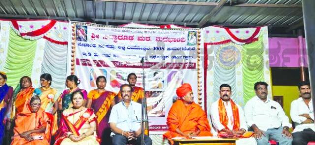 ಶಿವರಾತ್ರಿ ಜಾತ್ರಾ ಮಹೋತ್ಸವ: ಮಧಬಾವಿಯಲ್ಲಿ ಲಕ್ಷ ಡಿಪೋತ್ಸವ 