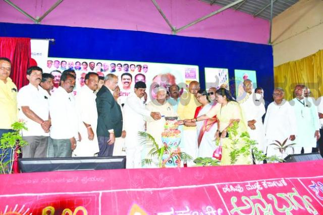 ಬಡತನ ಬೇರು ಸಹಿತ ಕಿತ್ತೊಗೆದ ಪಂಚ ಗ್ಯಾರಂಟಿ ಯೋಜನೆ: ಸಚಿವ ಎಚ್‌.ಕೆ.ಪಾಟೀಲ 