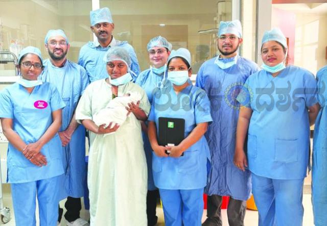 ಅಪರೂಪದ ಕಾಯಿಲೆ: ಶಸ್ತ್ರಚಿಕಿತ್ಸೆ ಮಾಡಿ ಮಗುವಿಗೆ ಪುನರ್‌ಜನ್ಮ ನೀಡಿದ ಡಾ. ಸಂತೋಷ ಕುರಬೆಟ್  