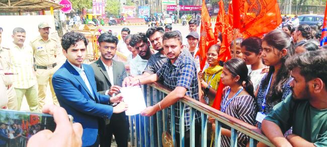 ನಕಲಿ ಪಿಎಚ್‌ಡಿ ವಿರುದ್ಧ ಕ್ರಮಕ್ಕೆ ಒತ್ತಾಯಿಸಿ ಎಬಿವಿಪಿ ಪ್ರತಿಭಟನೆ 