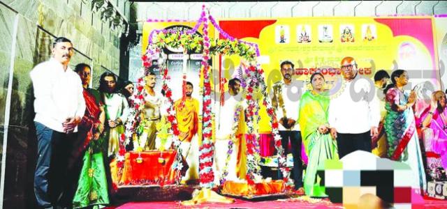 ಶಿವಜ್ಞಾನದ ಬೆಳಕಿನಿಂದ ಮನುಷ್ಯನ ಭವ ಬಂಧನ ದೂರ: ಶ್ರೀಶೈಲಶ್ರೀ