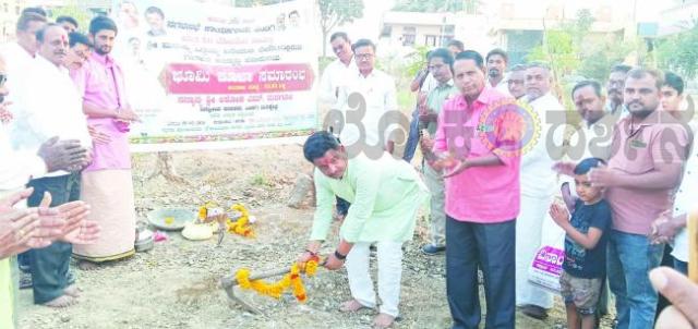 ಉದ್ಯಾವನ ಕಾಮಗಾರಿಗೆ ಶಾಸಕ ಅಶೋಕ ಮನಗೂಳಿ ಭೂಮಿಪೂಜೆ