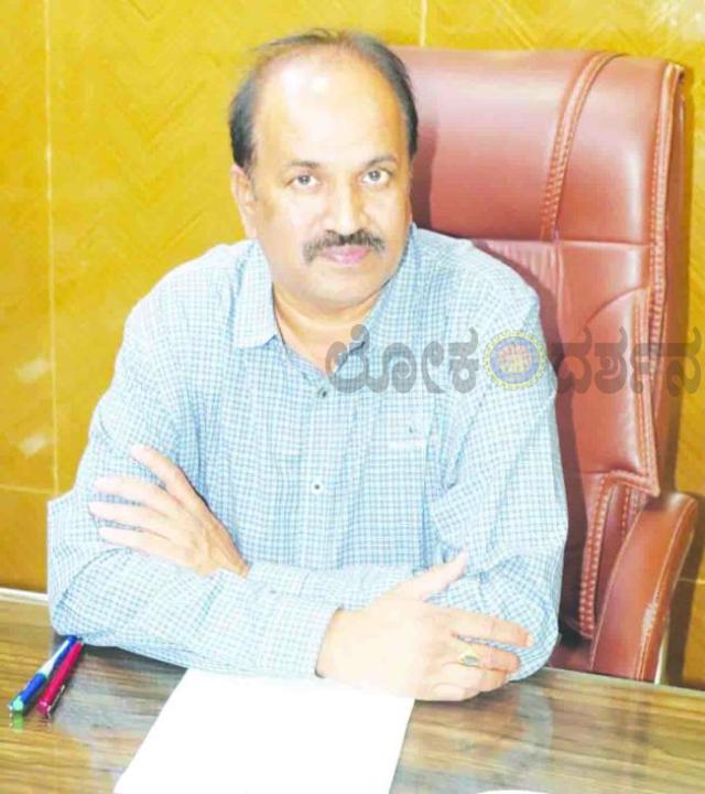 ಬಿಸಿಲಿನ ಪ್ರಖರತೆ ಹಿನ್ನೆಲೆ; ಸಾರ್ವಜನಿಕರು ಆರೋಗ್ಯದ ಬಗ್ಗೆ ಕಾಳಜಿ ವಹಿಸಲು ಡಿಹೆಚ್‌ಓ ಡಾ.ಯಲ್ಲಾ ರಮೇಶ್ ಬಾಬು ಸಲಹೆ 