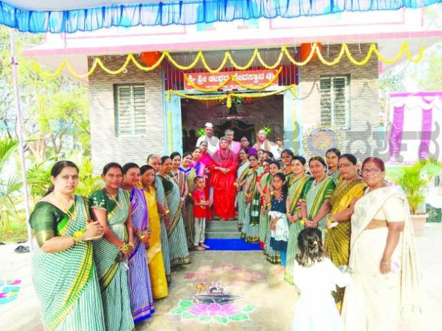 ದೀಪ ಹಚ್ಚುವ ಕೆಲಸ ಮಾಡಿ: ಗವಿಶ್ರೀಗಳು