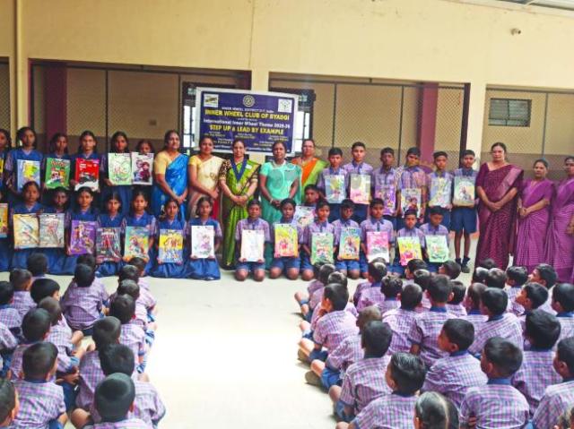 ಇನ್ನರ್ವಿಲ್ ಕ್ಲಬ್ಬದಿಂದ ಮಕ್ಕಳಿಗೆ ಉಚಿತ ಪೆನ್ನು ಪ್ಯಾಡ್ ವಿತರಣೆ