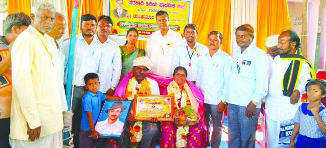 ಹನಮಸಾಗರ ಮುಖ್ಯ ಶಿಕ್ಷಕನ ಬೀಳ್ಕೊಡುಗೆಯಲ್ಲಿ ಭಾವುಕ ಕ್ಷಣ