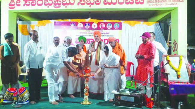 ಧರ್ಮ ಮಾರ್ಗದಲ್ಲಿ ನಡೆಯಿರಿ: ಶಿವಲಿಂಗಯ್ಯ ಶರಣರು