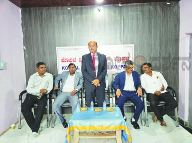 ಮೀಡಿಯಾ ಕ್ಲಬ್ ನಿಂದ ಸನ್ಮಾನ ಸರ್ಕಾರಿ ಸೌಲಭ್ಯ ಪಡೆಯಲು ಪತ್ರಕರ್ತರು ಒಂದಾಗಿ- ರಾಜ್ಯ ಮಾಹಿತಿ ಆಯುಕ್ತ ವೆಂಕಟಸಿಂಗ್ 