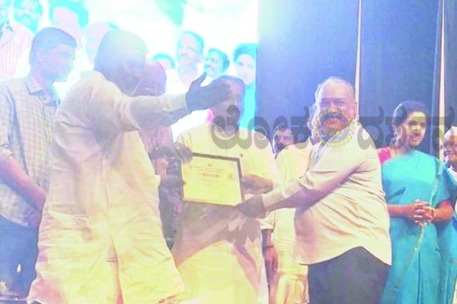 ಪಂಚ ಗ್ಯಾರಂಟಿ ಯೋಜನೆಯ ಗೃಹಜ್ಯೋತಿ ಅಭಿನಂದನಾ ಪ್ರಶಸ್ತಿಗೆ ಸಿದ್ದಪ್ಪ ಬಿಂಜಗೇರಿ ಭಾಜನ 