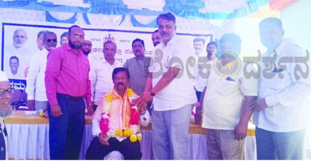 ದರ್ಗಾ ಕಮಿಟಿ ಅಧ್ಯಕ್ಷ ಮೌಲಾ ಹುಸೇನ್ ಜಮೆದಾರ್ ಗೆ ಸನ್ಮಾನ