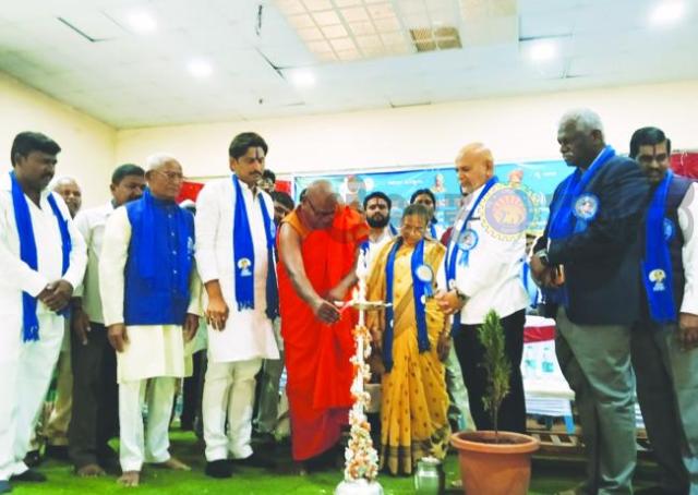 ಗ್ರಾಮೀಣ ಪ್ರದೇಶದ ವಿದ್ಯಾರ್ಥಿಗಳು ಉನ್ನತ ಸ್ಥಾನಗಳಿಗೆ ಬರುವಂತೆ ಶ್ರಮಿಸಬೇಕು.: ಚಿದಾನಂದ್ ಸವದಿ 