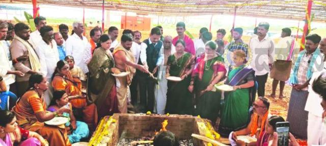 ಗೋಶಾಲೆ, ಕಲ್ಯಾಣ ಕೃಷಿ ಆಶ್ರಮ, ಗುರುಕುಲ ಶಿಕ್ಷಣ ಉದ್ಘಾಟನಾ ಮತ್ತು ಹೋಮ ಹವನದಲ್ಲಿ ಭಾಗವಹಿಸಿದ ಸಂಸದ ಇ.ತುಕಾರಾಂ 