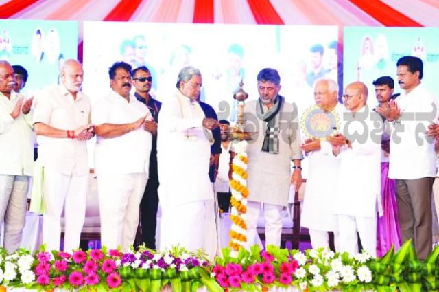 ಮುಂದಿನ ಆಯವ್ಯಯದಲ್ಲಿ ಕಾರವಾರಕ್ಕೆ ಸೂಪರ್ ಸ್ಪೆಶಾಲಿಟಿ ಆಸ್ಪತ್ರೆ ಮುಂಜೂರು : ಮುಖ್ಯಮಂತ್ರಿ ಸಿದ್ದರಾಮಯ್ಯ ನಾಗರಾಜ್ ಹರಪನಹಳ್ಳಿ 