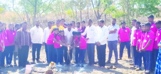 ಶಾಲಾ ಮಕ್ಕಳಿಂದ ನೂತನ ಶಾಲಾ ಕಟ್ಟಡಕ್ಕೆ ಗುದ್ದಲಿ ಪೂಜೆ  