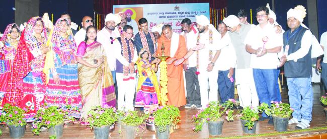 ಶ್ರೀ ಸಂತ ಸೇವಾಲಾಲ ಮಹಾರಾಜ ಜಯಂತಿಸಮಾನತೆಗೆ ಶ್ರಮಿಸಿದ ಸೇವಾಲಾಲ್ ಕೊಡುಗೆ ಅಪಾರ: ಪಿ.ಬಿ ಲಮಾಣಿ