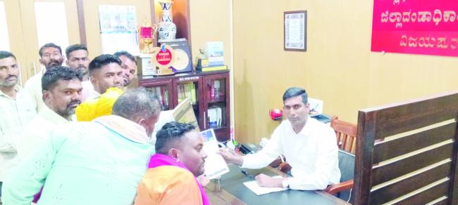 ಕೊಳಗೇರಿ ಜನರ ಸಂಕಷ್ಟ ಆಲಿಸಲು ದಲಿತ ಕರ್ನಾಟಕ ಸಂಘಟನೆಯಿಂದ ಜಿಲ್ಲಾಧಿಕಾರಿಗೆ ಮನವಿ 