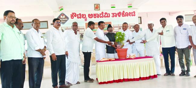 ಮಕ್ಕಳ ಉಜ್ವಲ ಭವಿಷ್ಯವನ್ನು ರೂಪಿಸಲು ಕೌಟಿಲ್ಯ ಶಿಕ್ಷಣ ಸಂಸ್ಥೆಯ ಕಾರ್ಯ ಶ್ಲಾಘನೀಯ: ಸಾಹಿತಿ ಪತ್ತಾರ