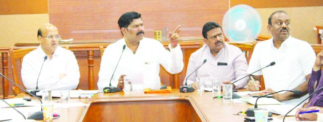 ರೈತರಿಗೆ ಸಮಸ್ಯೆಗಳಾಗದಂತೆ ಕೆಲಸ ನಿರ್ವಹಿಸಬೇಕು: ಸಚಿವ ಶಿವರಾಜ ಎಸ್‌. ತಂಗಡಗಿ 