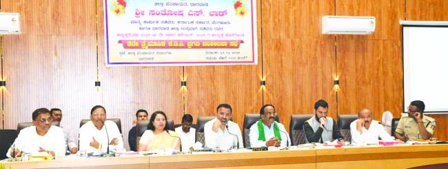 ಬೇಸಿಗೆಯಲ್ಲಿ ಕುಡಿಯುವ ನೀರಿನ ಸಮಸ್ಯೆಯಾಗದಂತೆ ಮುನ್ನೆಚ್ಚರಿಕೆ ವಹಿಸಿ: -ಜಿಲ್ಲಾ ಉಸ್ತುವಾರಿ ಸಚಿವ ಸಂತೋಷ್ ಲಾಡ್ 