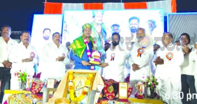 ವಿದ್ಯಾರ್ಥಿಗಳು ಶಿಕ್ಷಣದತ್ತ ಹೆಚ್ಚಿನ ಗಮನ ಹರಿಸಬೇಕು : ಚಿದಾನಂದ್ ಸವದಿ 