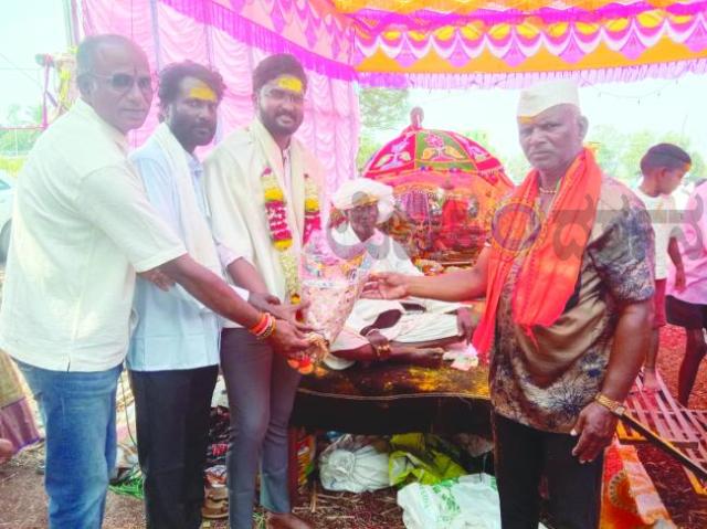 ಯಶಸ್ವಿಯಾಗಿ ಜರುಗಿದ ಮನಗುತ್ತಿ ಗ್ರಾಮದ ಬಸವಣ್ಣ ದೇವರ ಜಾತ್ರೆ  