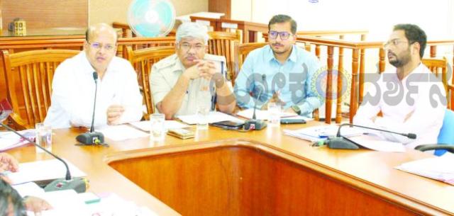 ಅನಧಿಕೃತ ರೆಸಾರ್ಟ್‌ಗಳ ವಿರುದ್ಧ ಕ್ರಮ ಜರುಗಿಸಿ: ಜಿಲ್ಲಾಧಿಕಾರಿ ಡಾ. ಸುರೇಶ ಬಿ. ಇಟ್ನಾಳ 