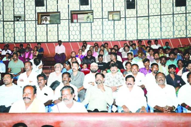 ಮೂರು ರಾಜ್ಯ ಪ್ರಶಸ್ತಿ ಪುರಸ್ಕೃತ ದಂತಪುರಣಾ ಚಿತ್ರ ವೀಕ್ಷಿಸಿದ  ಶಾಸಕ ಗಣೇಶ್ 