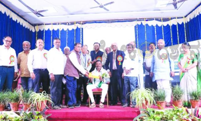 ಮೊರಬ ಗ್ರಾಮದ ಕೃಷಿ ಸಮೃದ್ಧಿ ರೈತ ಉತ್ಪಾದಕರ ಕಂಪನಿಗೆ  ಅತ್ಯುತ್ತಮ ರೈತ ಉತ್ಪಾದಕರ ಪ್ರಶಸ್ತಿ ಗರಿ 