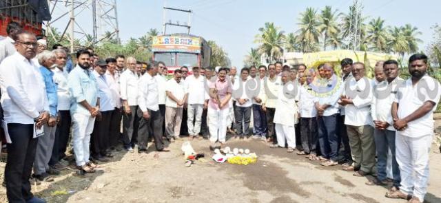 ರಸ್ತೆ ಡಾಂಬರೀಕರಣ ಕಾಮಗಾರಿಗೆ ಶಾಸಕ ಐಹೊಳೆ ಚಾಲನೆ 