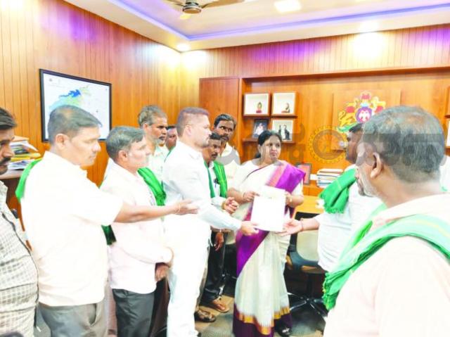  ಮೈಲಾರ ಶುಗರ​‍್ಸ‌ ಕಾರ್ಖಾನೆಯಿಂದ ರೈತರಿಗೆ ಕಬ್ಬಿನ ಹಣ ನೀಡಬೇಕೆಂದು ಒತ್ತಾಯ 