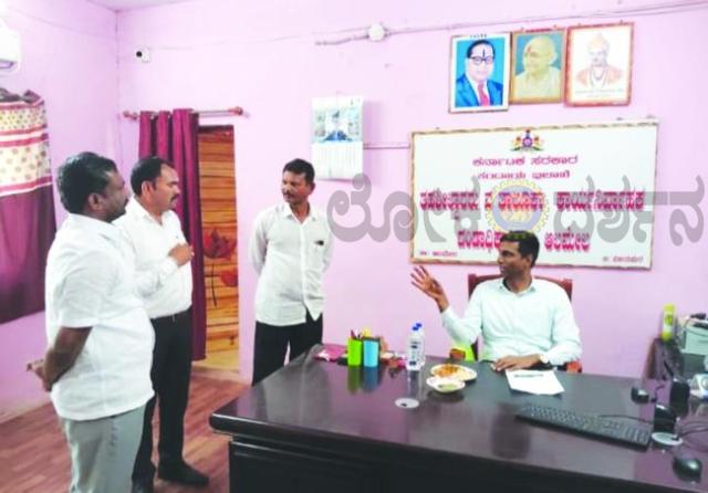 ರೈತರ ಜಮಿನುಗಳ ದಾಖಲೆ ಡಿಜಿಟಲಕರಣ ಮಾಡುವದರಿಂದ ರೈತರಿಗೆ ಆಗುವ  ಮೋಸ ತೊಂದರೆ ತಡೆಗಟ್ಟಲಿದೆ : ಜಿಲ್ಲಾಧಿಕಾರಿ ಡಾ. ಆನಂದ ಕೆ 