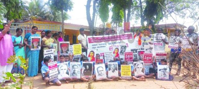 ಮಳ್ಳಿಕೇರಿ ಶಾಲೆಯನ್ನು ಹ್ಯಾಟಿ ಕೆಪಿಎಸ್ ಮಾಗ್ನೆಟ್ ಶಾಲೆಗೆ ಸೇರಿಸುವುದನ್ನು ವಿರೋಧಿಸಿ ಎಐಡಿಎಸ್‌ಓ ಪ್ರತಿಭಟನೆ