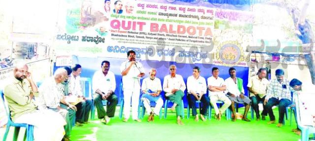 119 ನೇ ದಿನದ ಬಲ್ಡೋಟ ಹಟಾವೋ ಧರಣಿಗೆ ಸಾಹಿತಿ ಹಿರೇಮಠ ಬೆಂಬಲ 