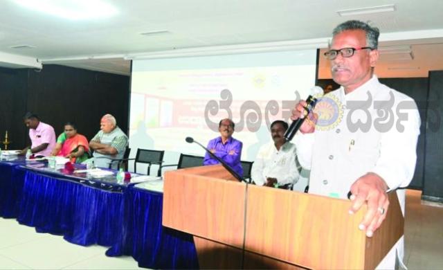 ಶೈಕ್ಷಣಿಕ ವ್ಯವಸ್ಥೆಯಲ್ಲಿ ಪಠ್ಯಪುಸ್ತಕಗಳ ಮುಖ್ಯ ಪಾತ್ರ ವಹಿಸುತ್ತವೆ: ಪ್ರೊ.ಎಂ.ಮುನಿರಾಜು 